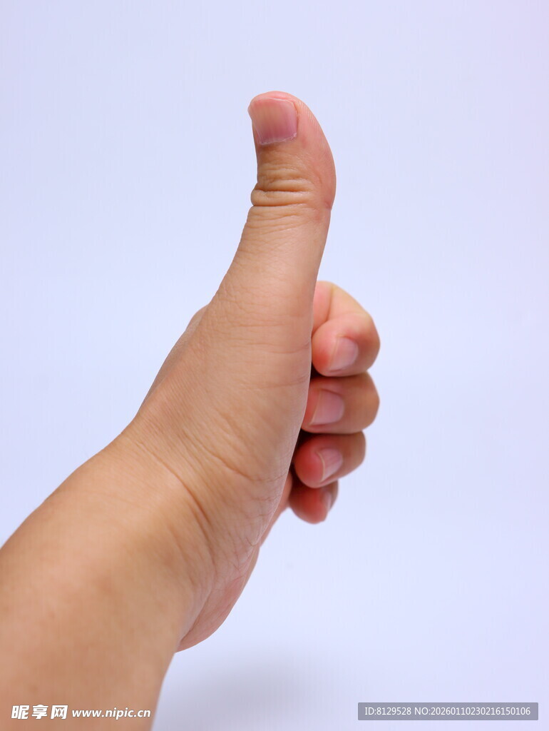 竖起大拇指手势特写