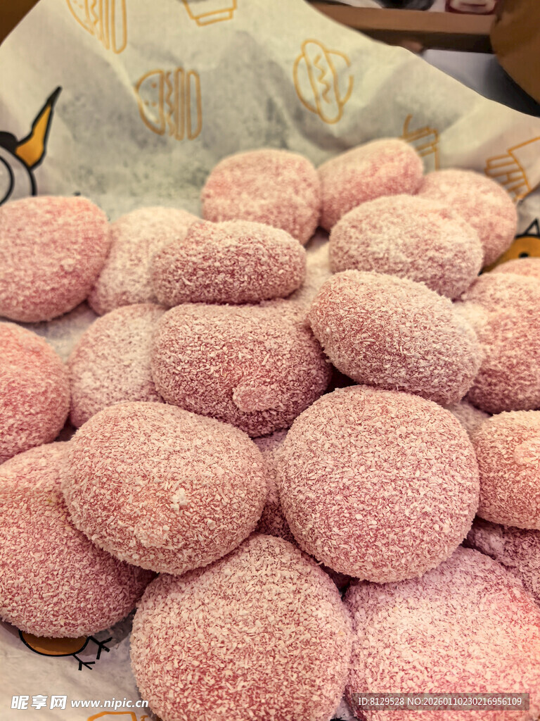 粉色糖霜点心堆叠