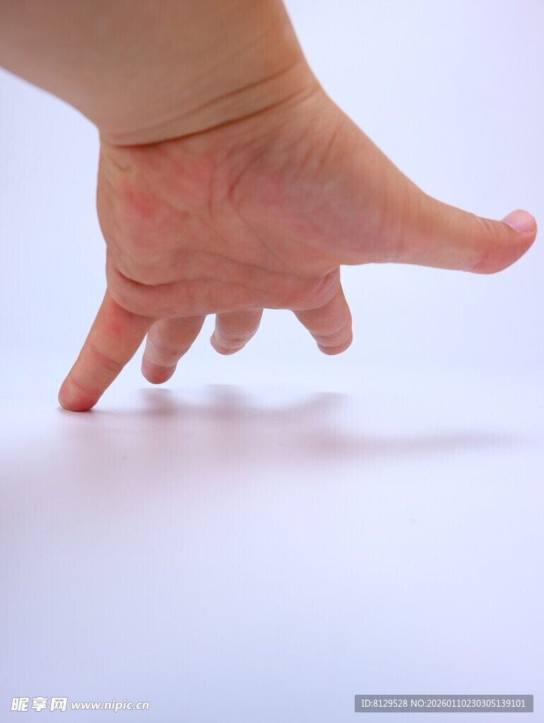 婴儿小手的可爱姿态