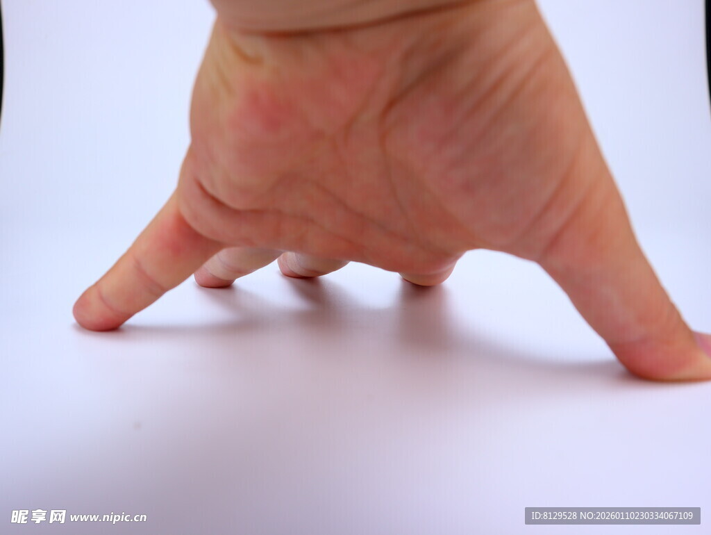 手掌奇特姿势展示