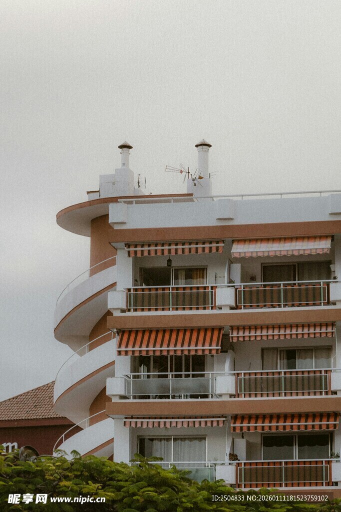 多层阳台建筑外观