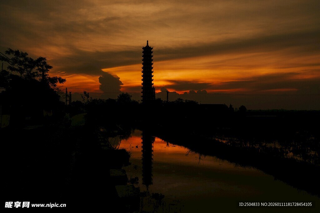 日落时分的纪念碑景观