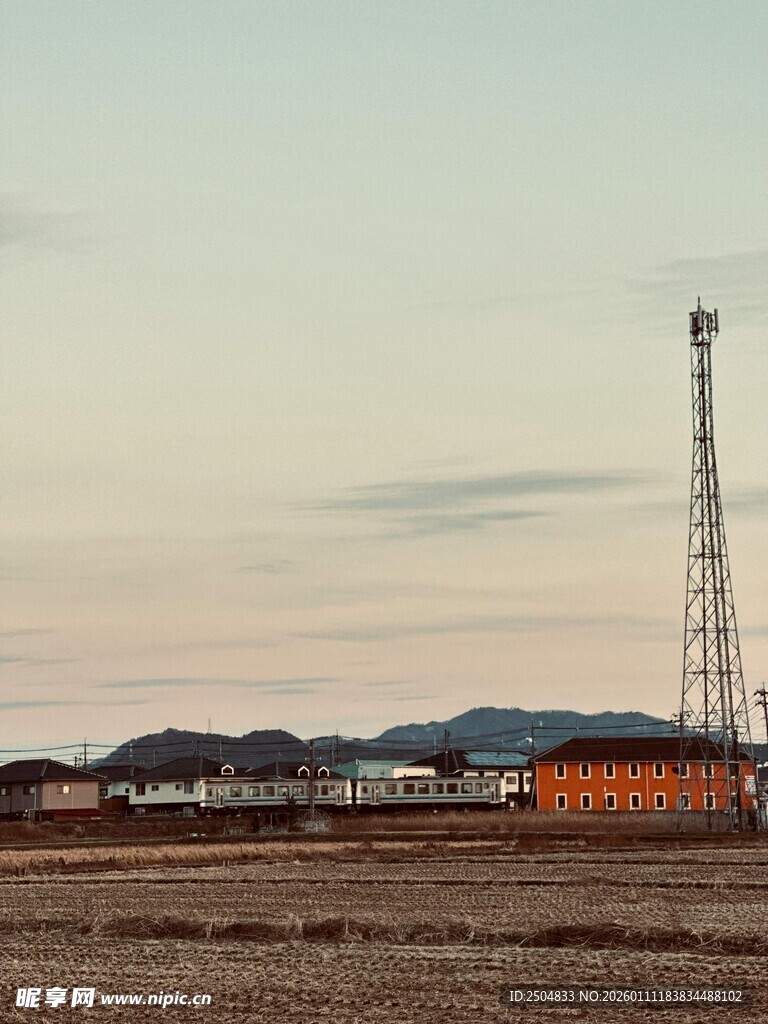 田野中的通信铁塔