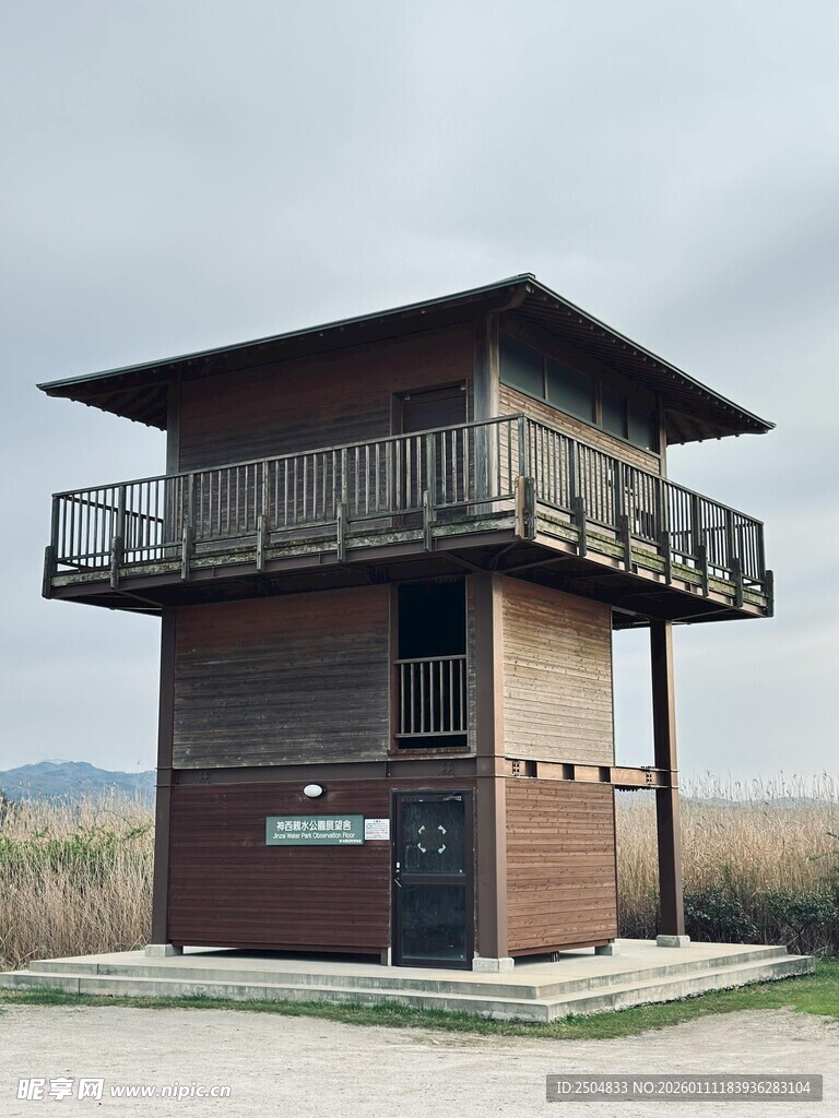 户外双层瞭望塔建筑