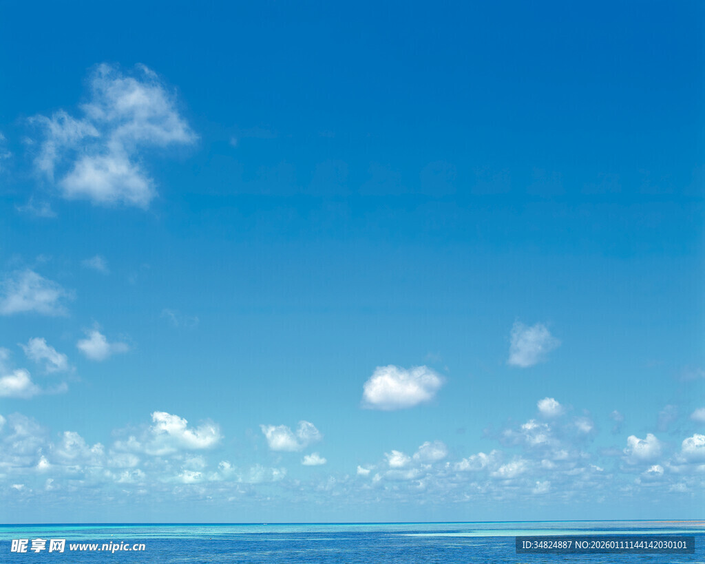 蓝天碧海间的悠然景致