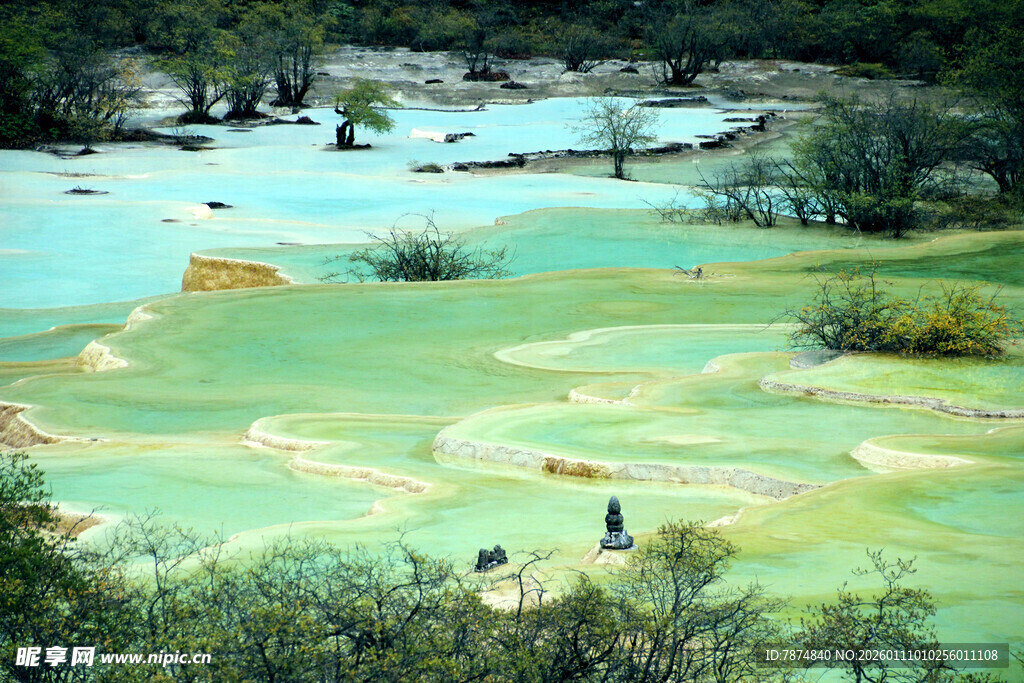 梦幻五彩钙化池景观