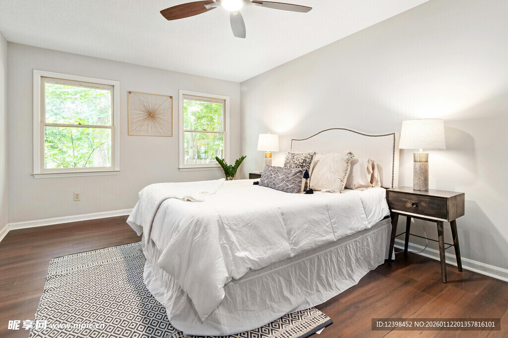 简约白色系温馨卧室空间