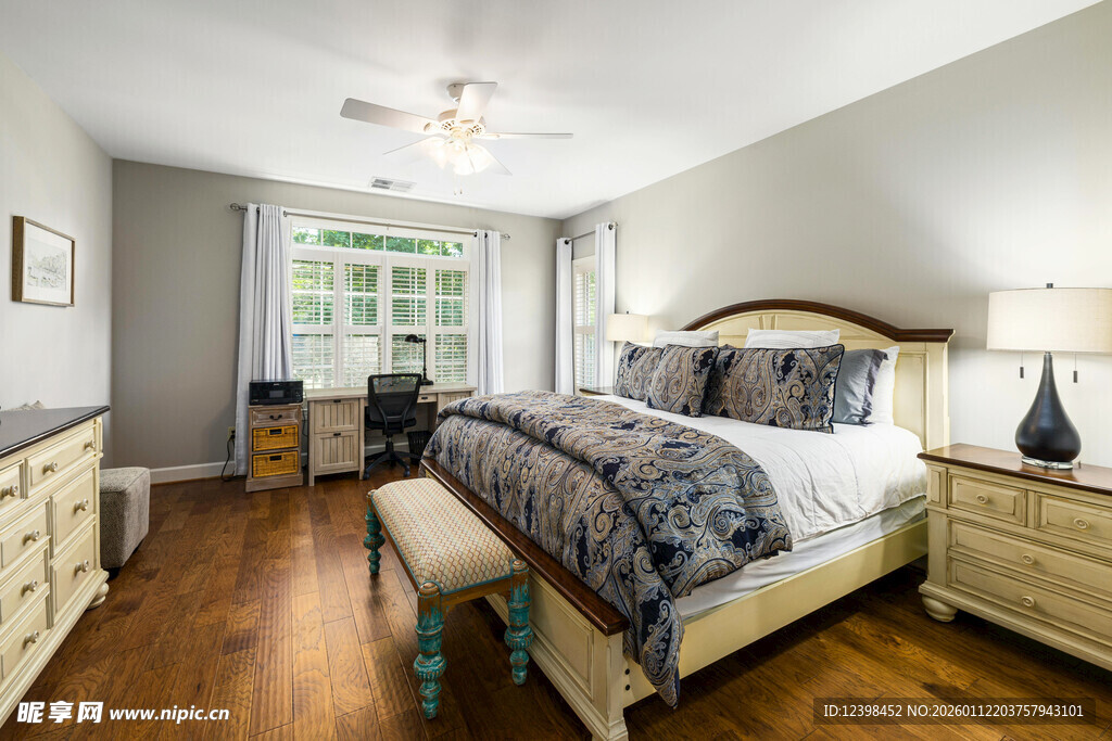 现代简约风格温馨卧室