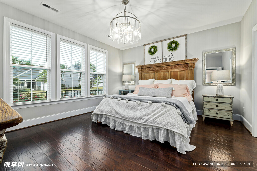 简约明亮的温馨卧室空间