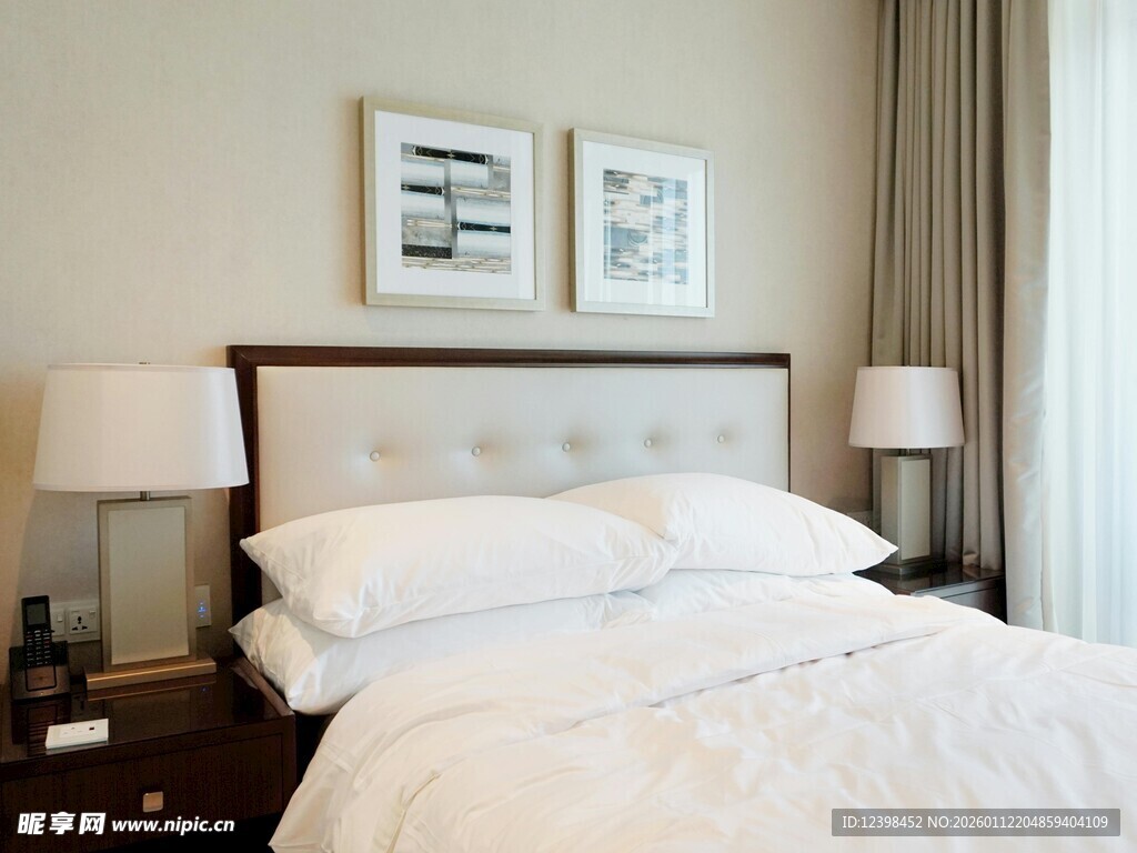 简约温馨卧室床铺场景