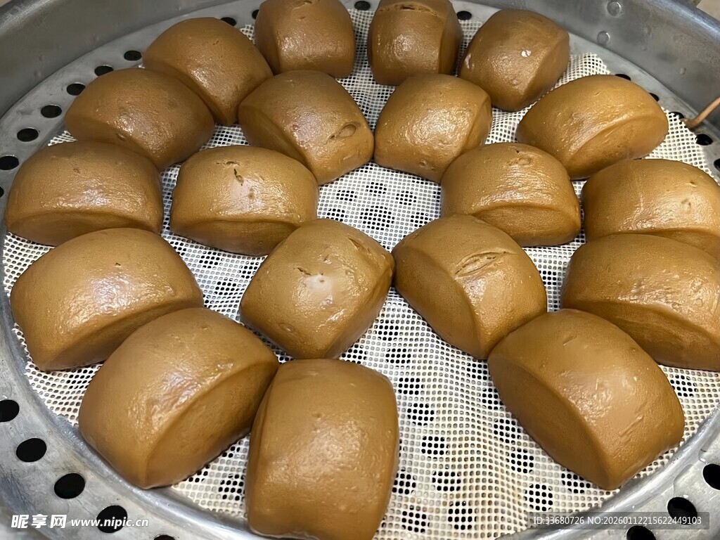 蒸笼里的美味红糖馒头