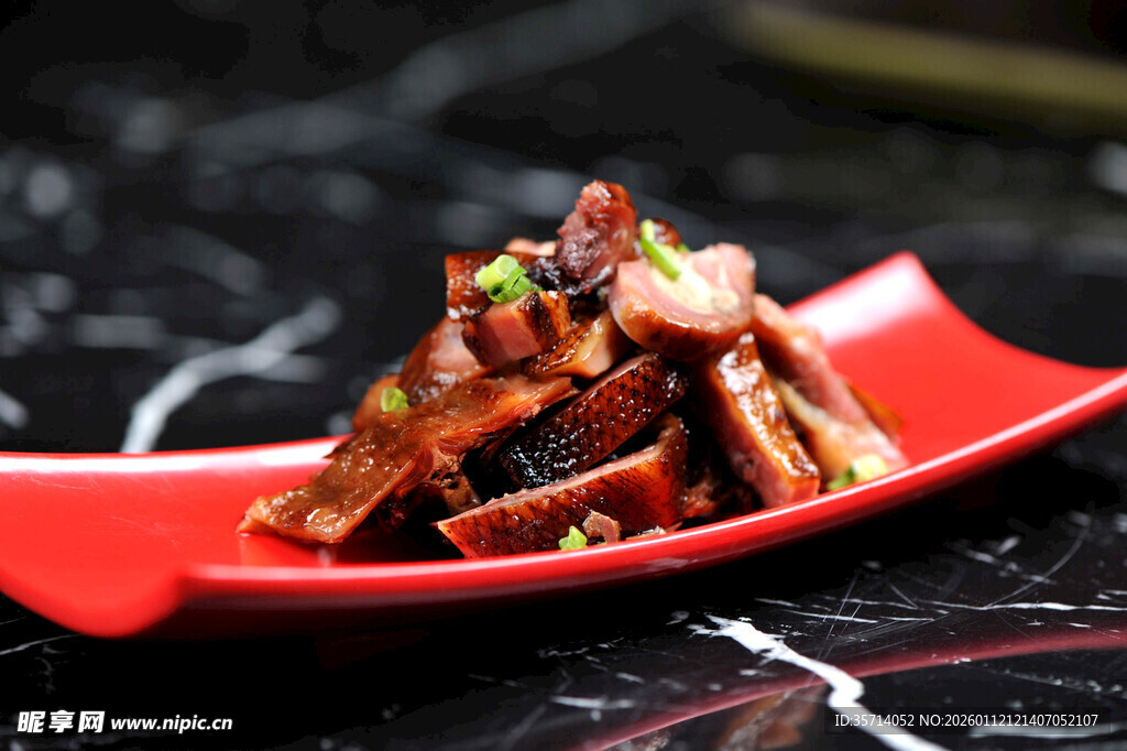 红盘装美味香辣酱鸭