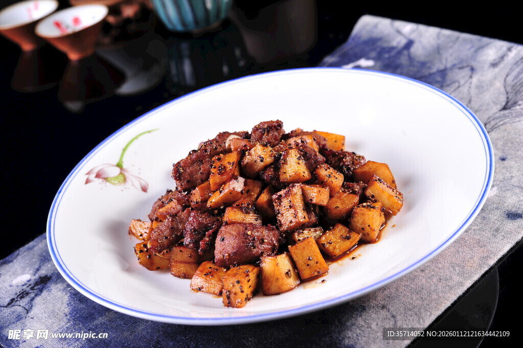 美味可口的酱烧牛肉粒