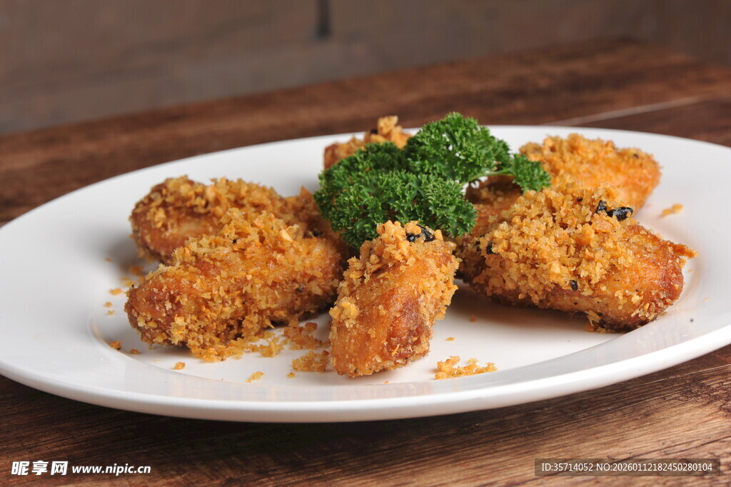 香酥炸猪排配翠绿西兰花