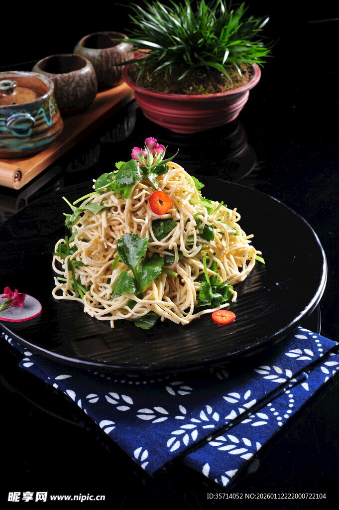 美味凉拌百叶 色彩丰富诱人