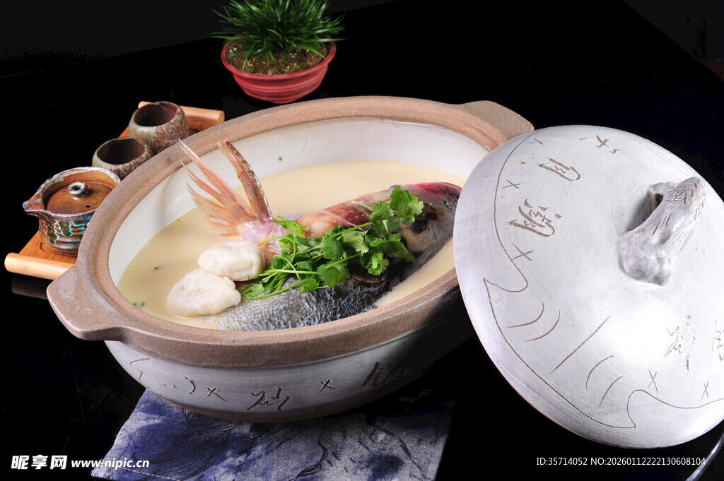 砂锅鱼头汤 鲜香好滋味