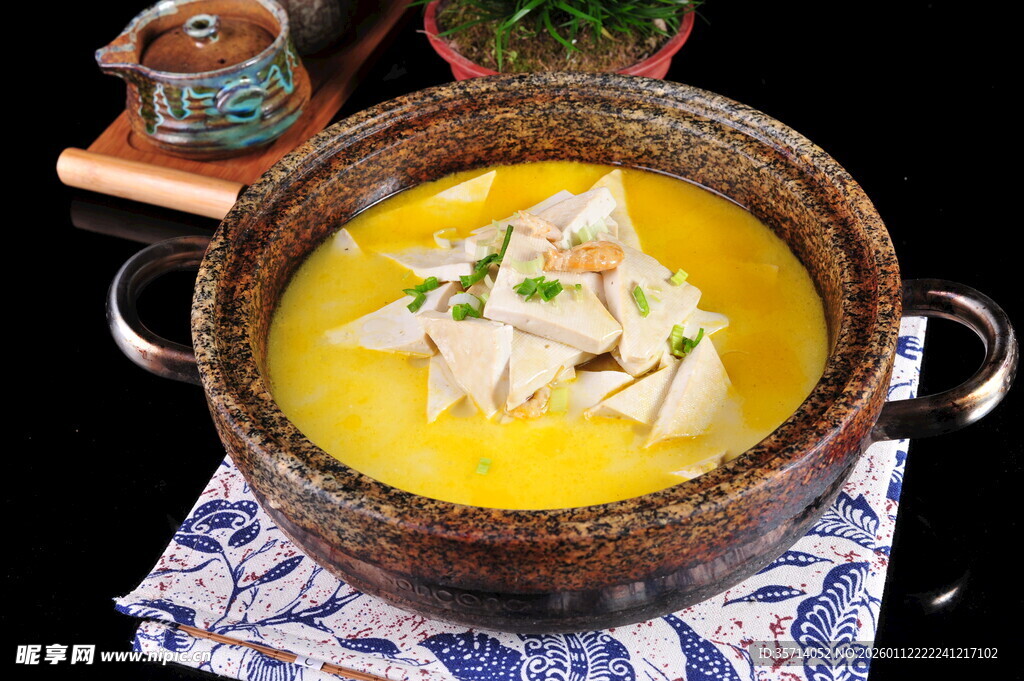 香浓鸡汤砂锅豆腐