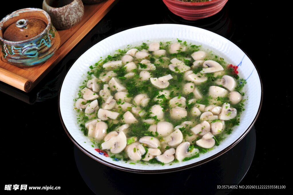 荠菜蘑菇  鲜香诱人