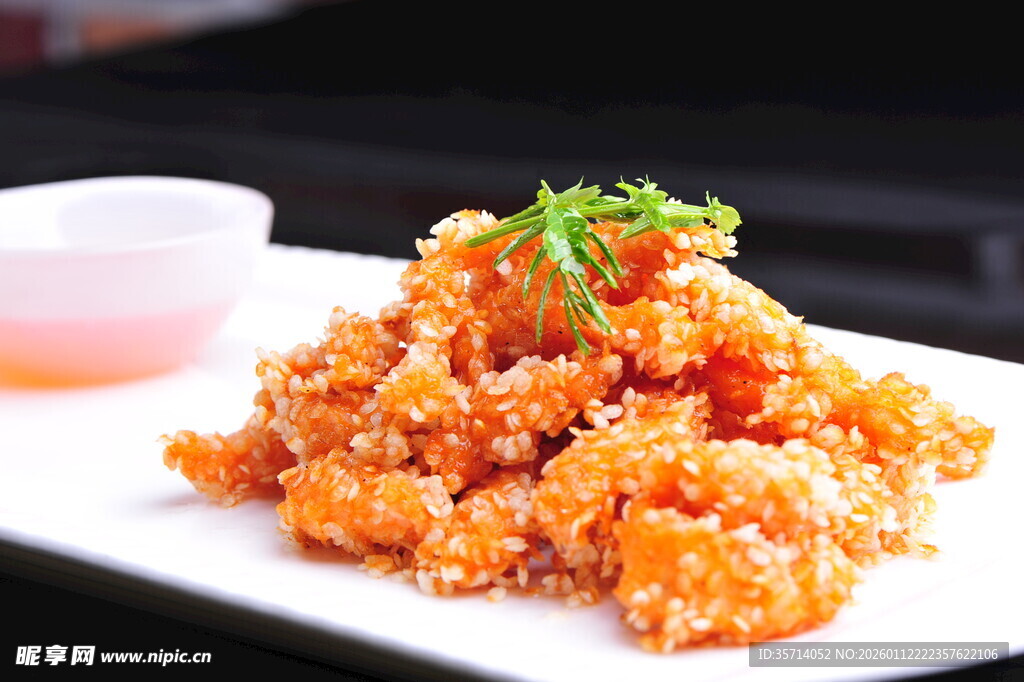 香酥炸肉块配蘸料