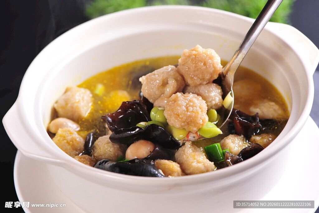 鲜香肉丸菌菇汤