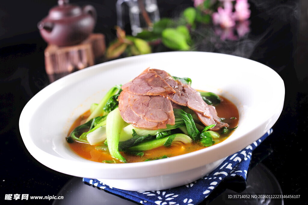 美味牛肉配时蔬