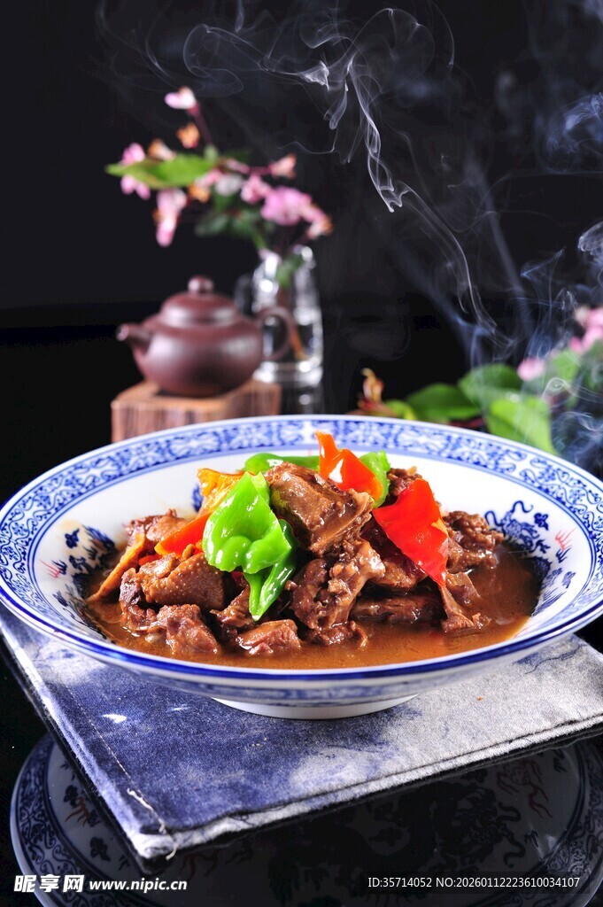 美味红烧牛肉色泽诱人