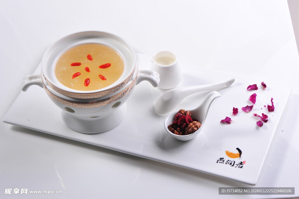 精致养颜木瓜牛奶甜品