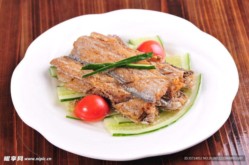 香煎带鱼配时蔬