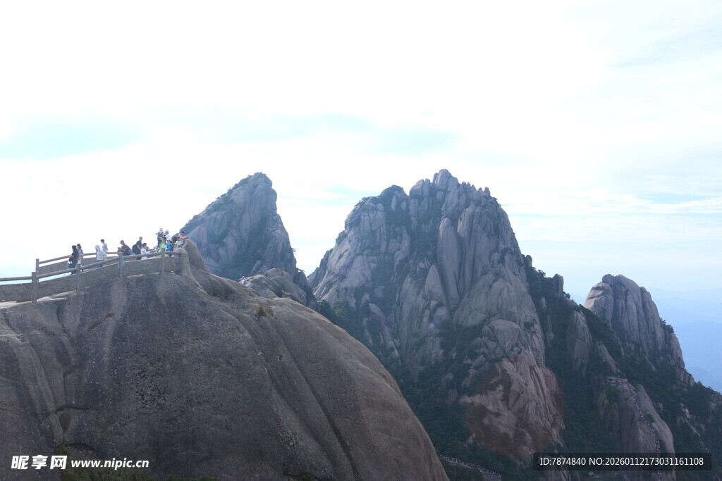 巍峨壮丽的高山景观