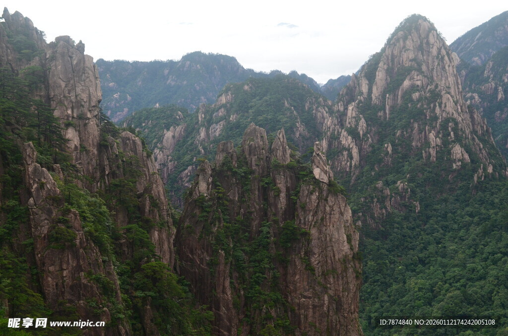 壮丽巍峨的高山景观