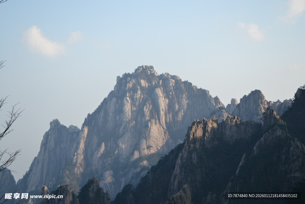 巍峨壮丽的高山景观