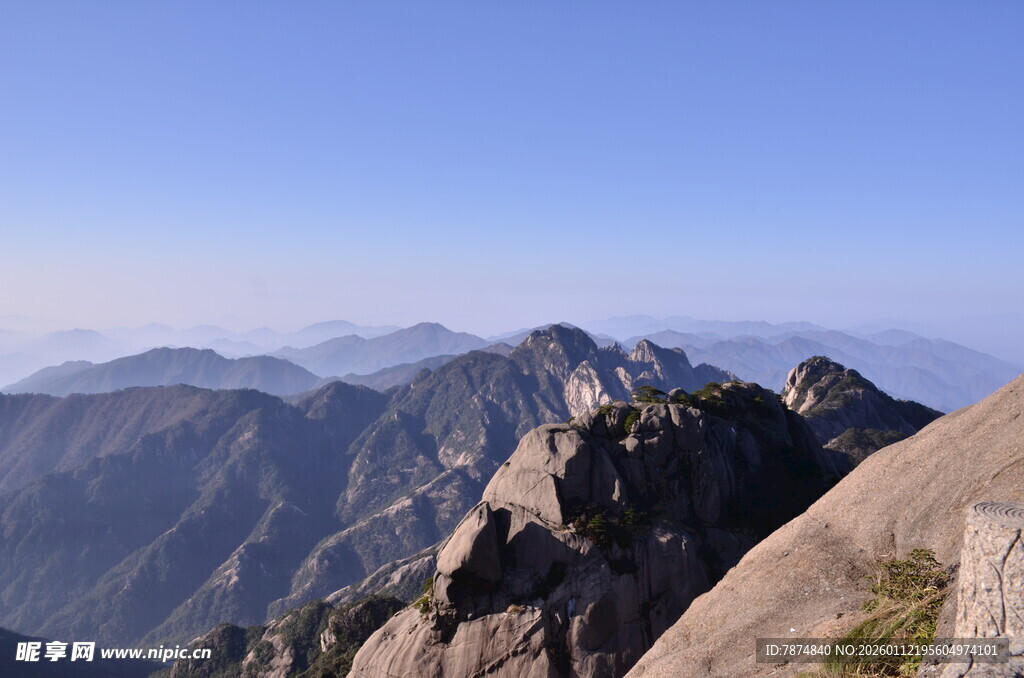巍峨群山壮丽山景