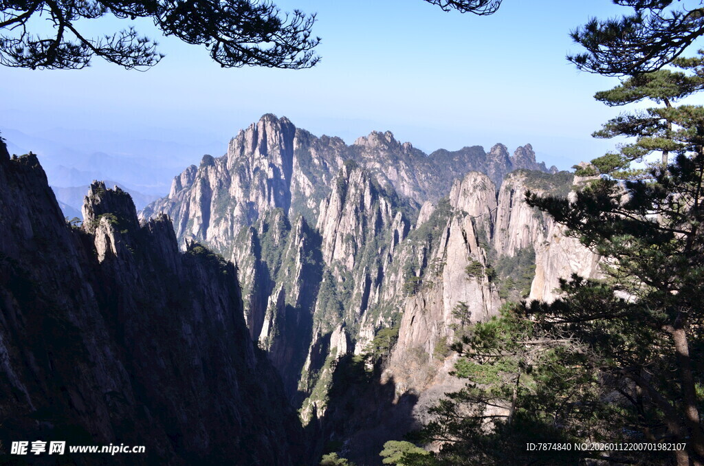 巍峨黄山奇峰景观