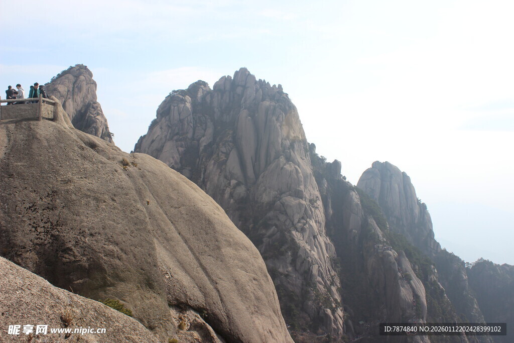巍峨壮丽的高山景观