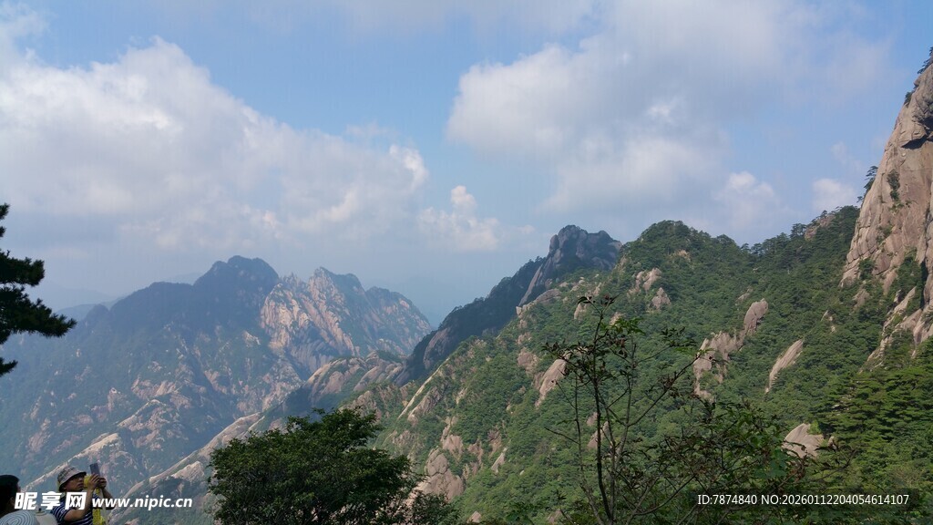 壮丽山景 云雾缭绕山峦