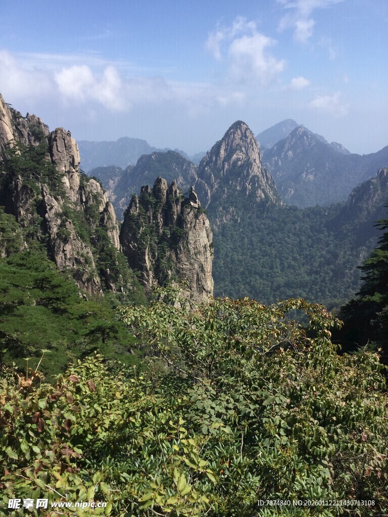 壮丽山景 山峦绿植相映