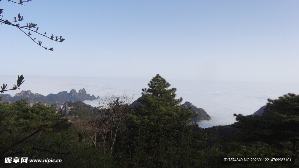 山林景色 远观雾中山峦