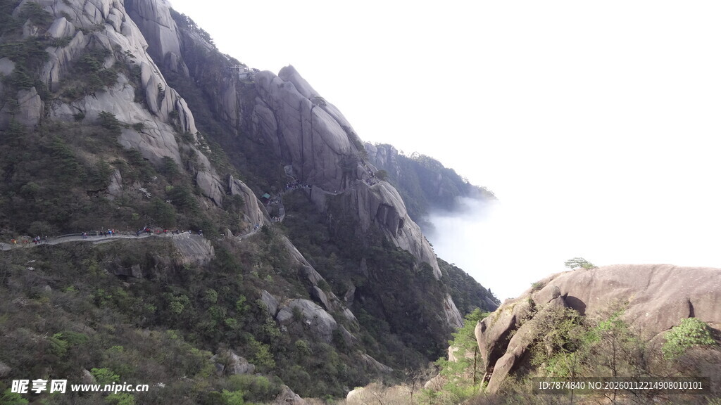 山间蜿蜒公路 壮美风光