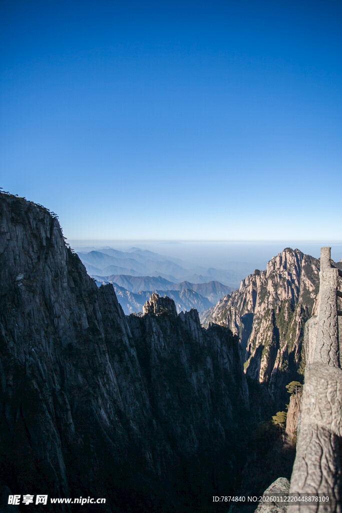 巍峨高山壮美景色
