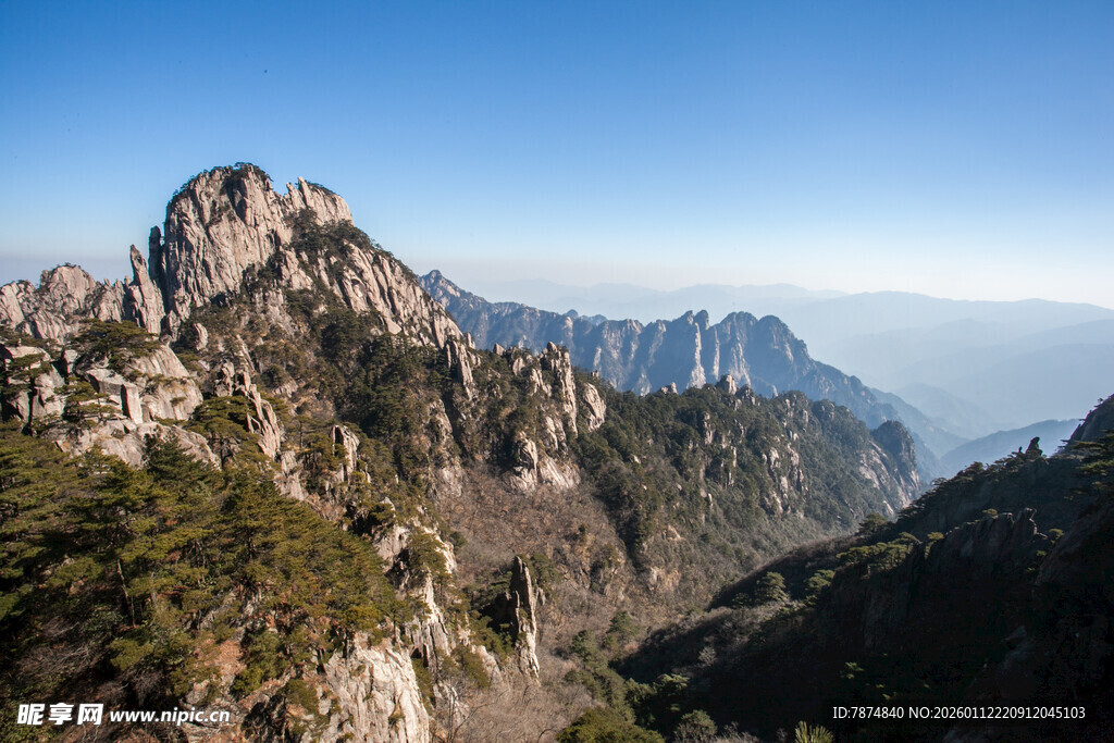 壮丽巍峨的高山景观