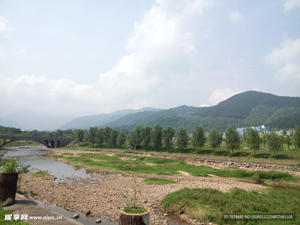 乡村河畔自然风光美景