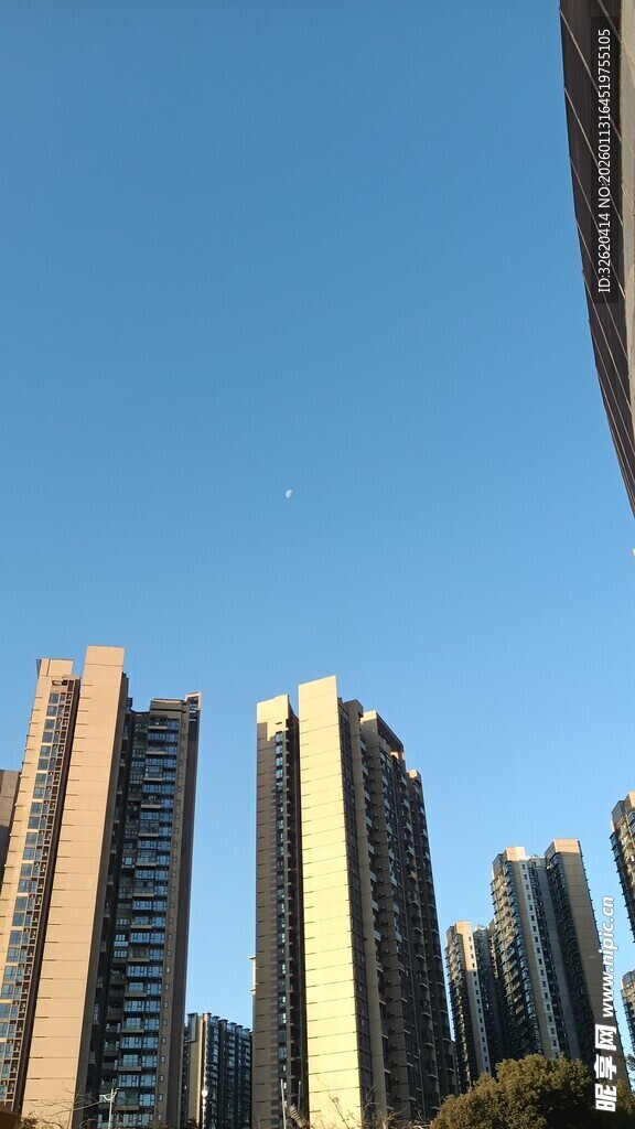 城市高楼林立的天际线