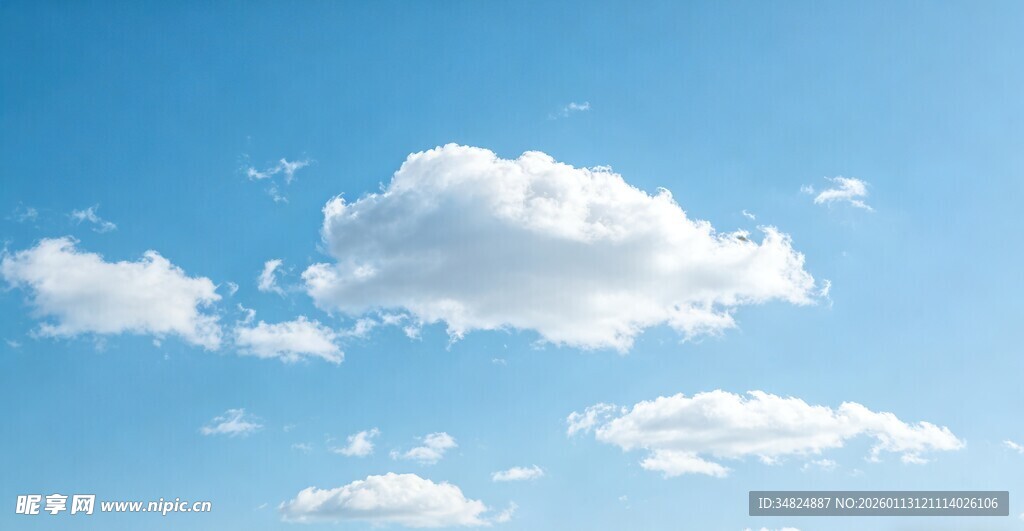 蓝天飘白云