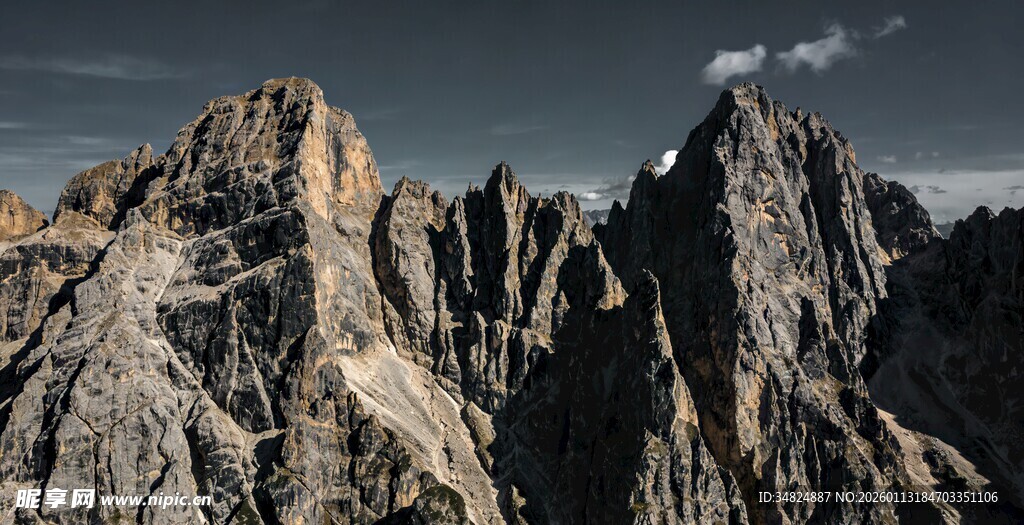 巍峨壮丽的高山景观