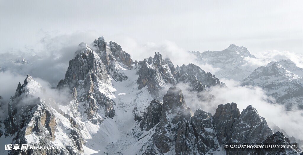 巍峨雪山壮丽景致