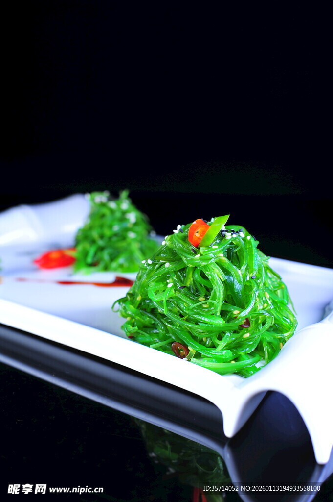 翠绿爽口凉拌菠菜