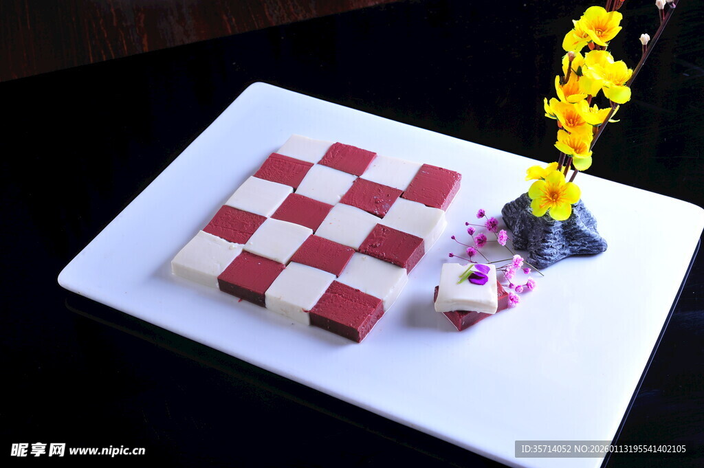 棋盘格甜点摆盘艺术