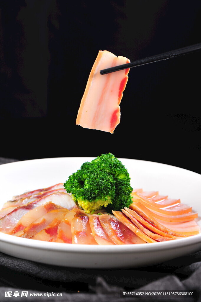 精致摆盘的美味咸肉