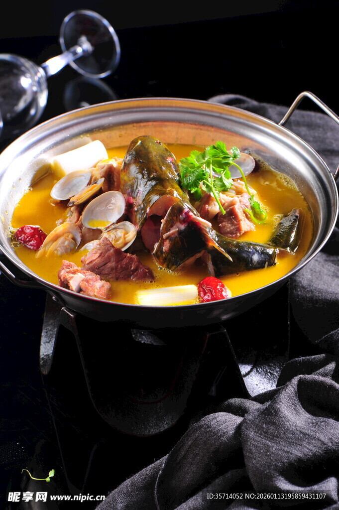 美味滋补炖菜食材丰富