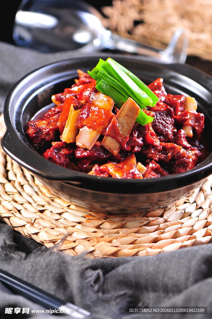 美味砂锅红烧肉
